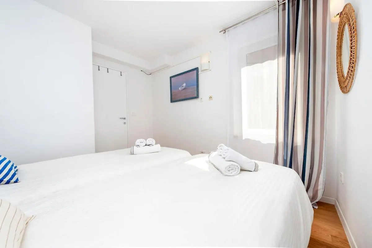 Cobblestone Comfort In Ρόβινι