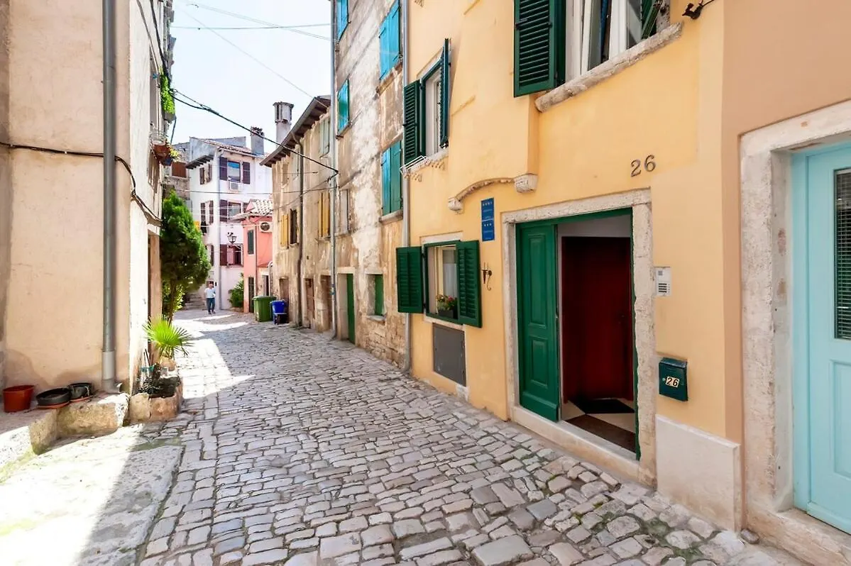 Cobblestone Comfort In Ρόβινι